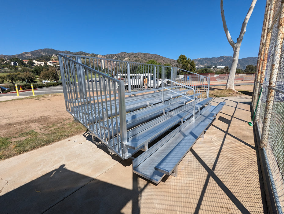 5 Rows Bleacher PICKET/DLX - 21' Length